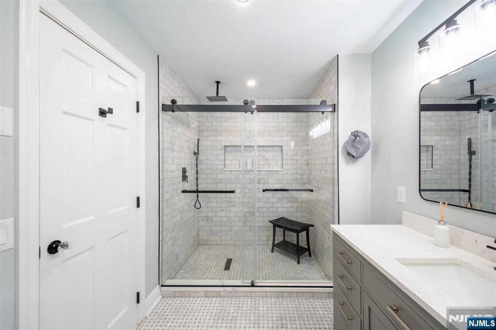 111 Lakeview Drive, Old Tappan, NJ, 07675