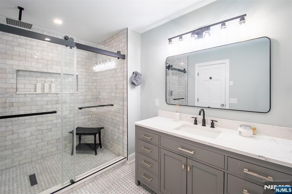 111 Lakeview Drive, Old Tappan, NJ, 07675