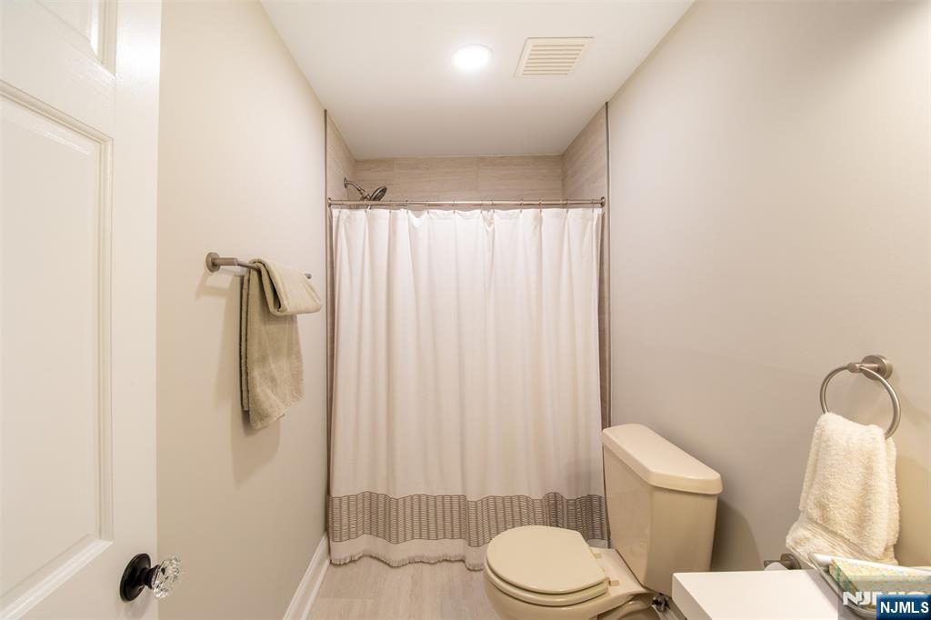 111 Lakeview Drive, Old Tappan, NJ, 07675