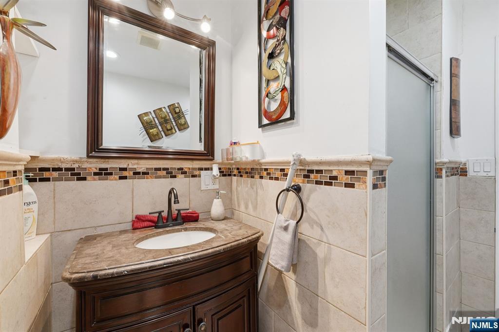 10 Maple Street, Garfield, NJ, 07026