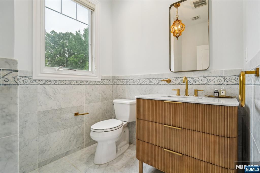 41 Sunset Road, Demarest, NJ, 07627