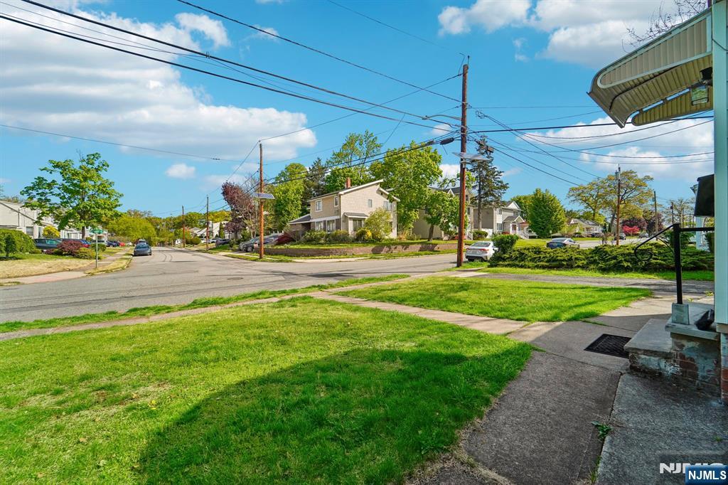 31-18 Norwood Drive - Photo 4