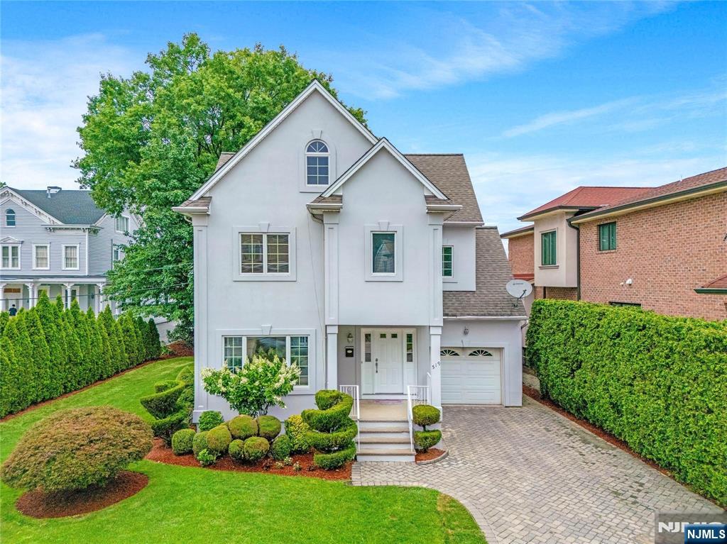 $1,199,000 Colonial