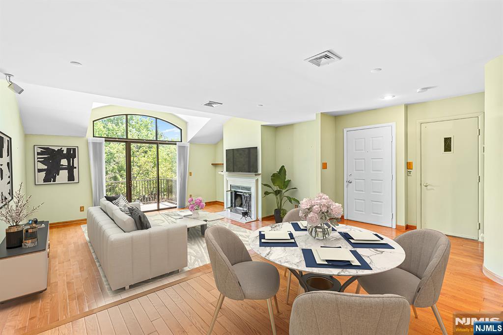 8 Wadsworth Court 508 - Photo 3