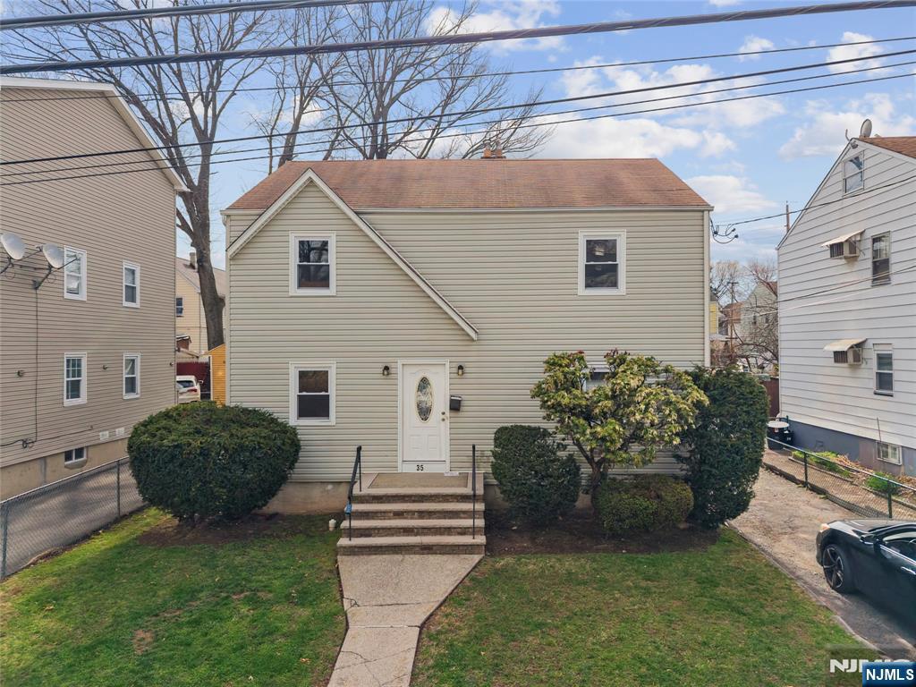 35 7th Avenue