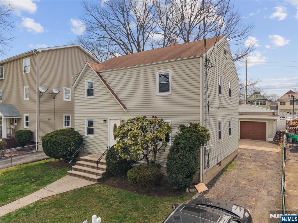 35 7th Avenue