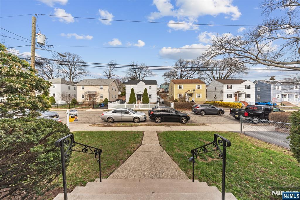 35 7th Avenue