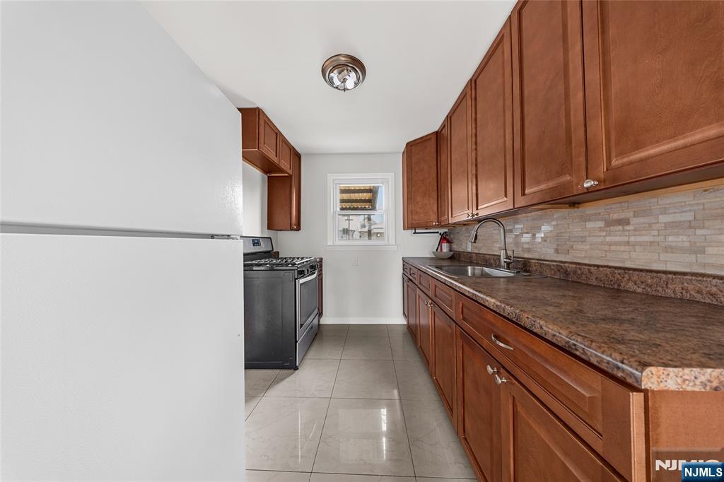 35 7th Avenue