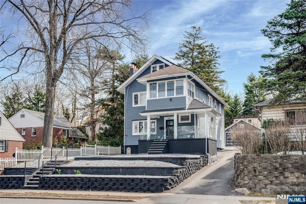 561 Grand Avenue - Photo 2