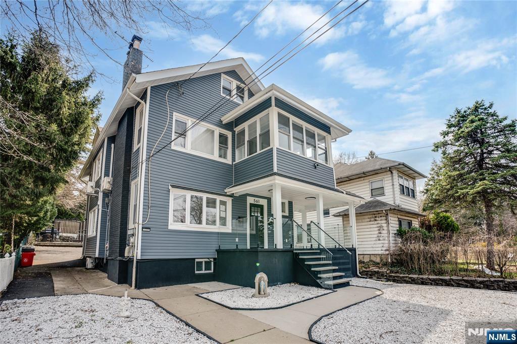 561 Grand Avenue - Photo 3