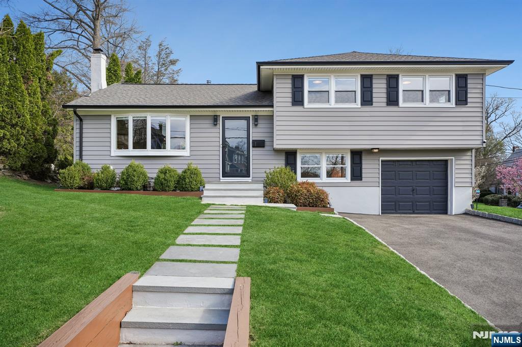 $800,000 Split Level