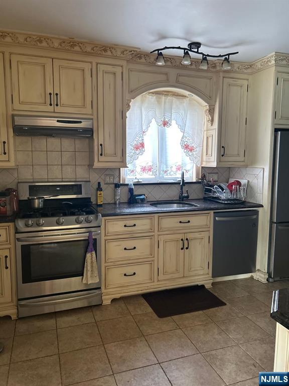 521 Olympia Ave, Cliffside Park, NJ 07010