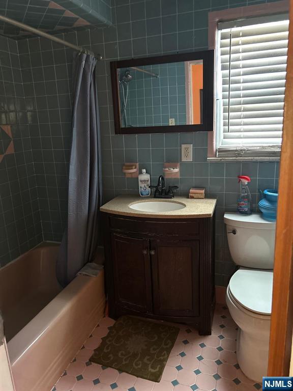 521 Olympia Ave, Cliffside Park, NJ 07010