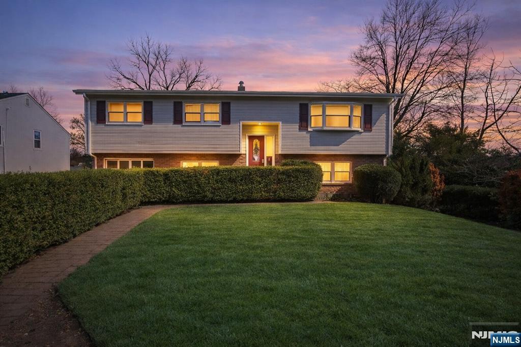 13 Munsey Road, Emerson, NJ, 07630