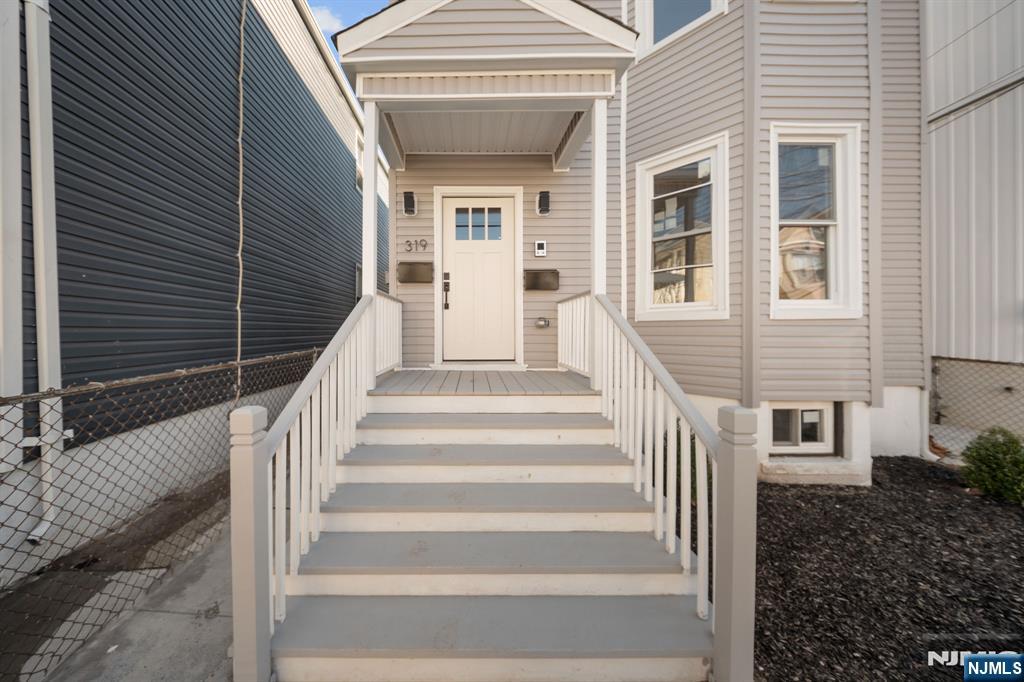 319 William Street - Photo 3