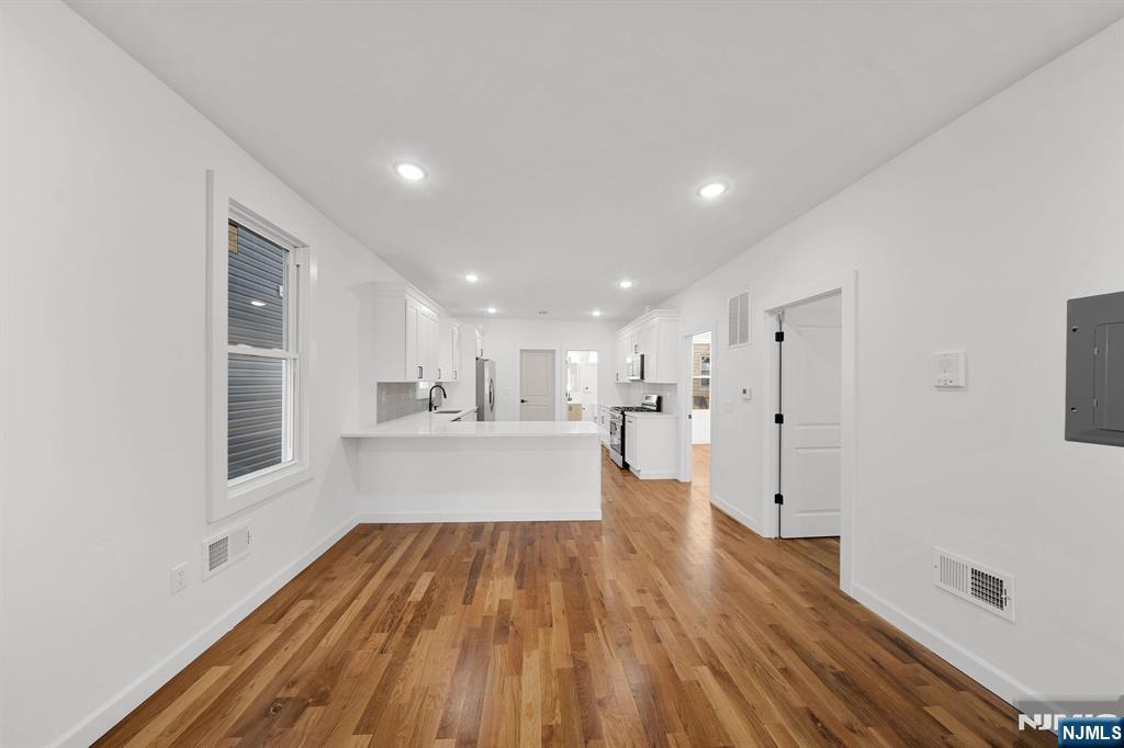 319 William Street - Photo 4