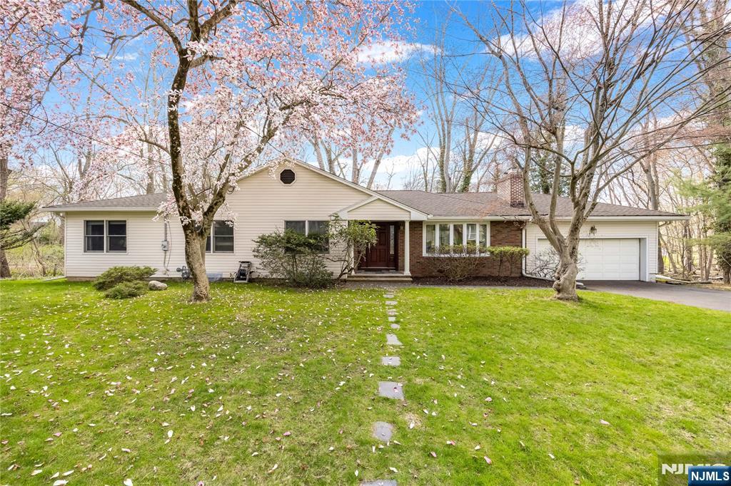 11 Sunset Road - Photo 1