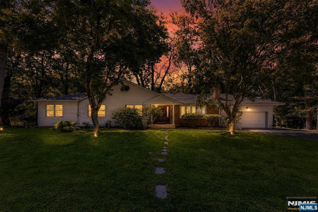 11 Sunset Rd, Demarest, NJ 07627