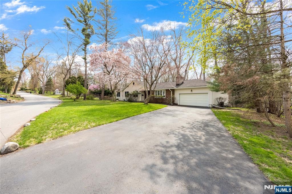 11 Sunset Road - Photo 3