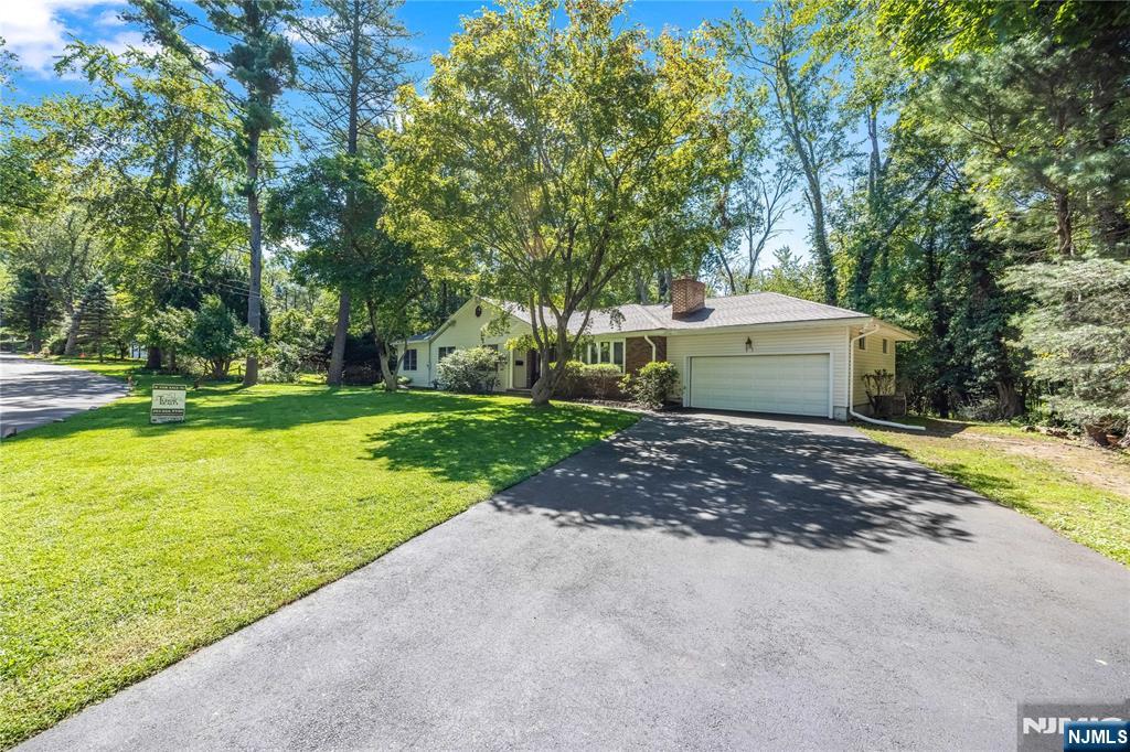11 Sunset Rd, Demarest, NJ 07627