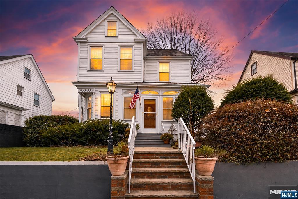 $750,000 Split Level