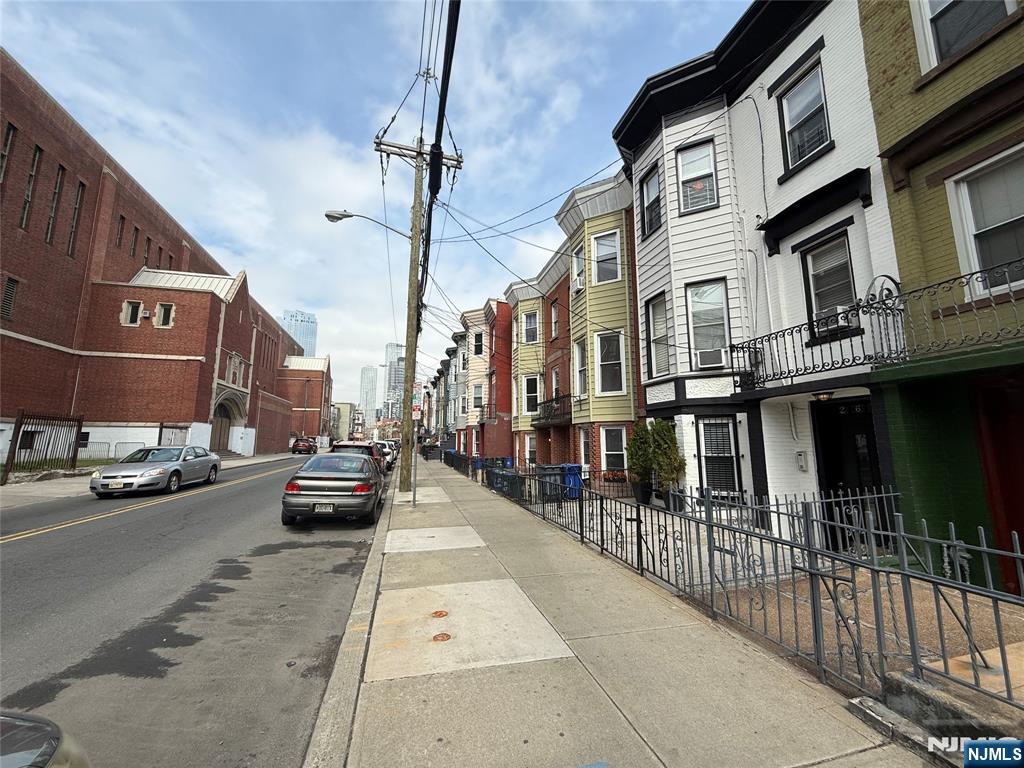 270 1/2 Summit Avenue - Photo 2