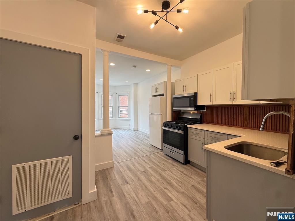 270 1/2 Summit Avenue — photo 21