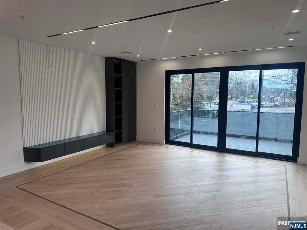 411 Jane Street - Photo 3