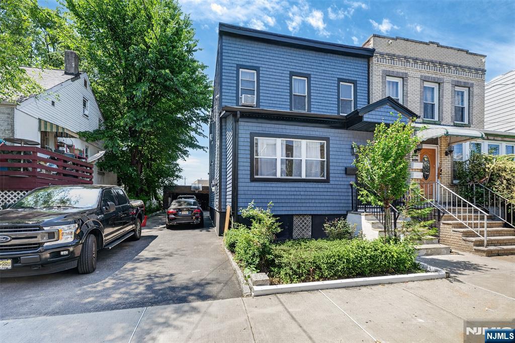 12 Bender Place 1 - Photo 1