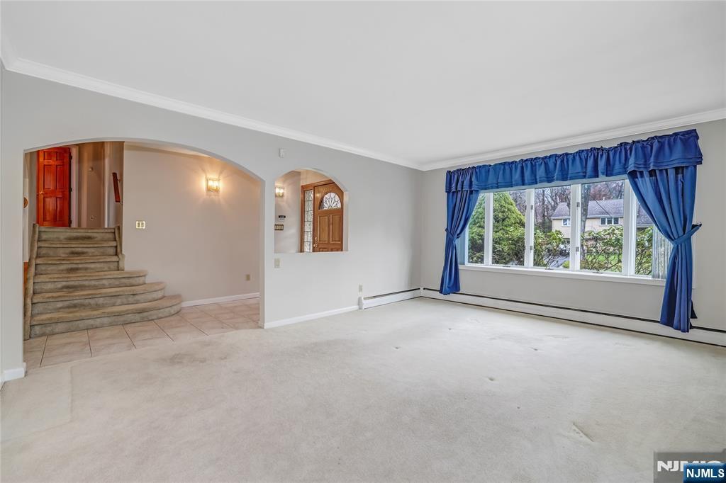 31 Collins Avenue, Closter, NJ, 07624