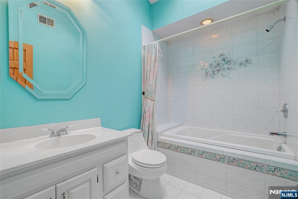 31 Collins Avenue, Closter, NJ, 07624