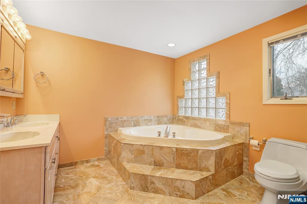 31 Collins Avenue, Closter, NJ, 07624