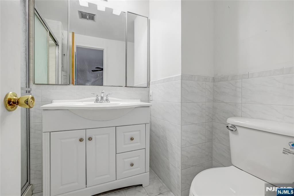 31 Collins Avenue, Closter, NJ, 07624