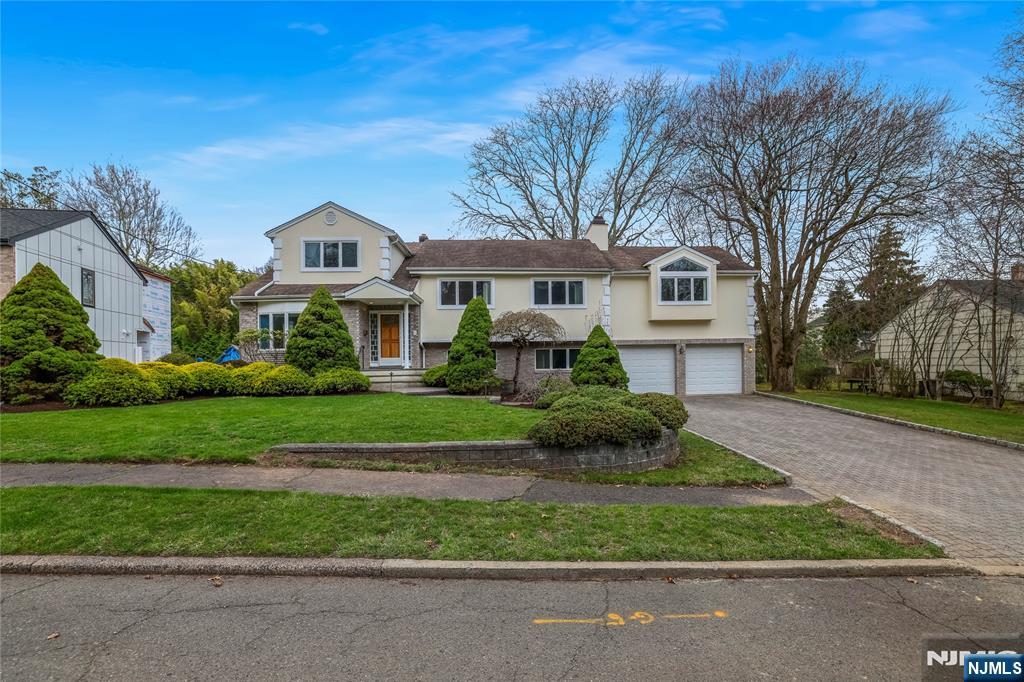 31 Collins Avenue, Closter, NJ, 07624