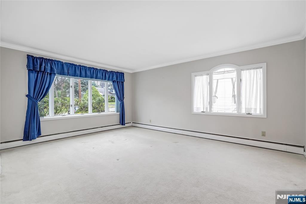 31 Collins Avenue, Closter, NJ, 07624