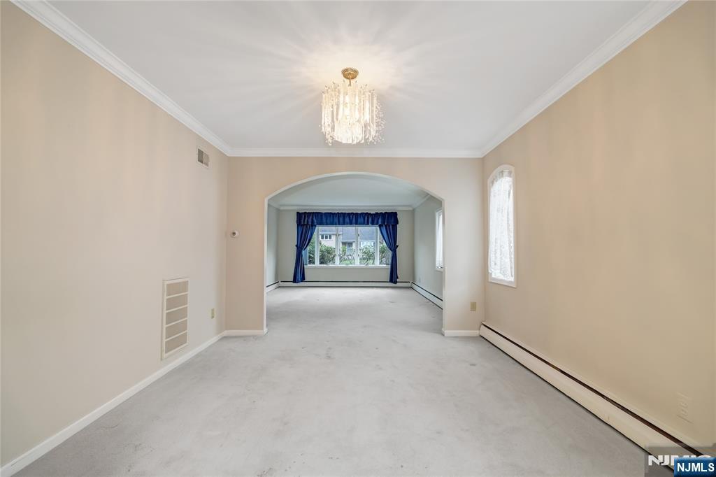 31 Collins Avenue, Closter, NJ, 07624