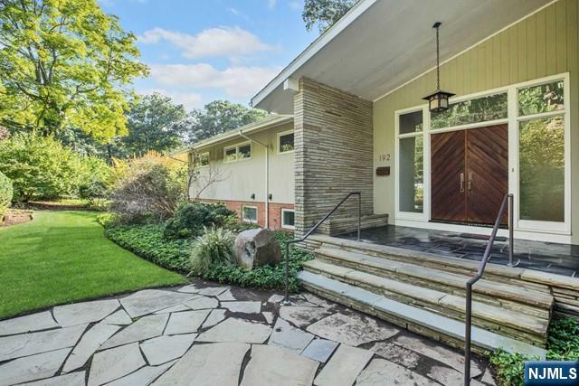 192 Stonehurst Drive - Photo 2