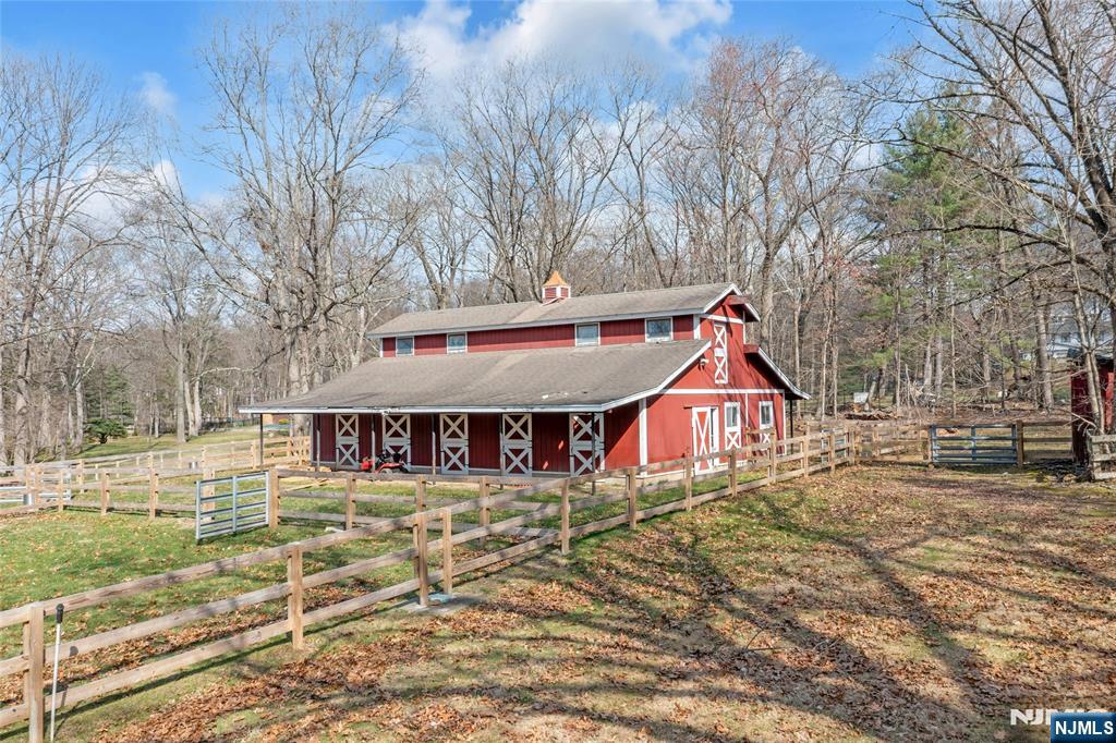 98 E Saddle River Road, Saddle River, NJ 07458 Listing Photo  4
