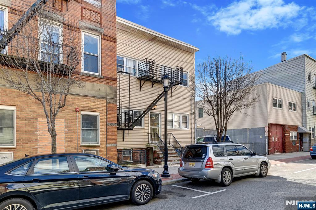 513 11th Street - Photo 3