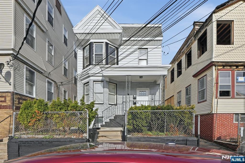 301 Ellis Avenue - Photo 1