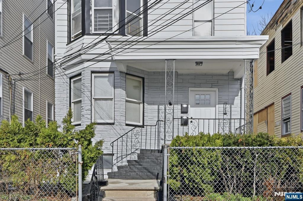 301 Ellis Avenue - Photo 2