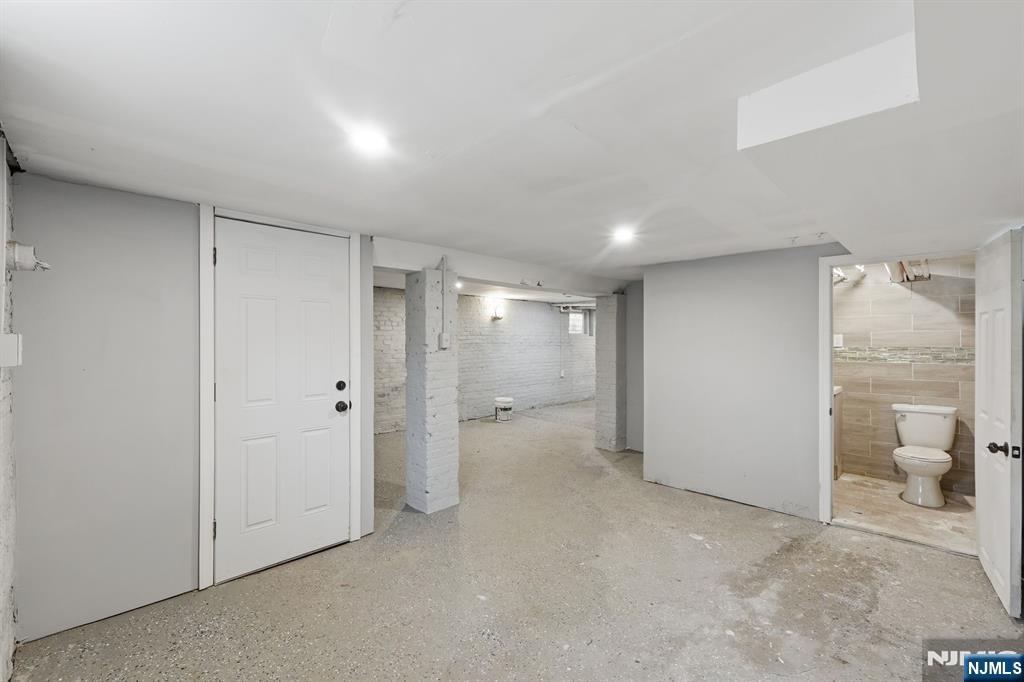 301 Ellis Avenue