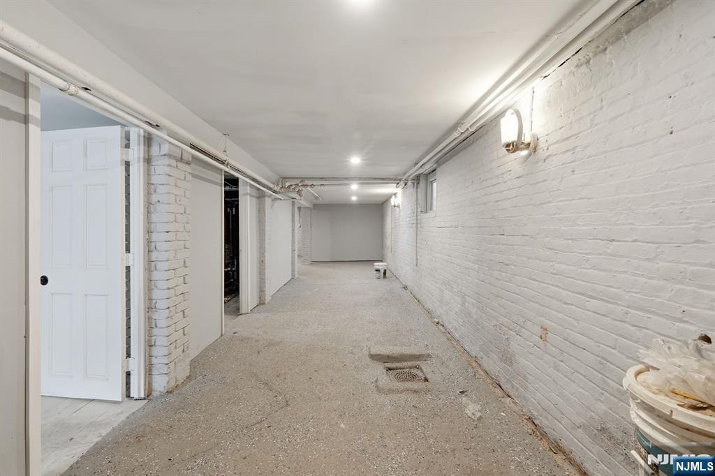 301 Ellis Avenue