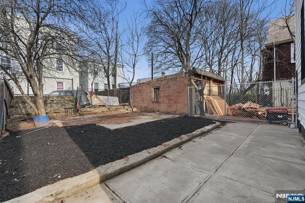 301 Ellis Avenue