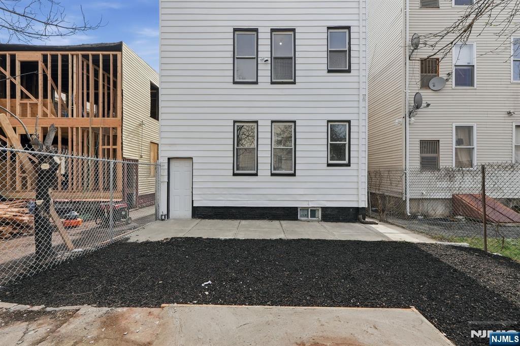 301 Ellis Avenue