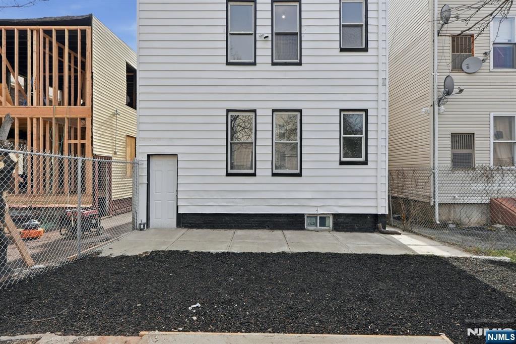 301 Ellis Avenue