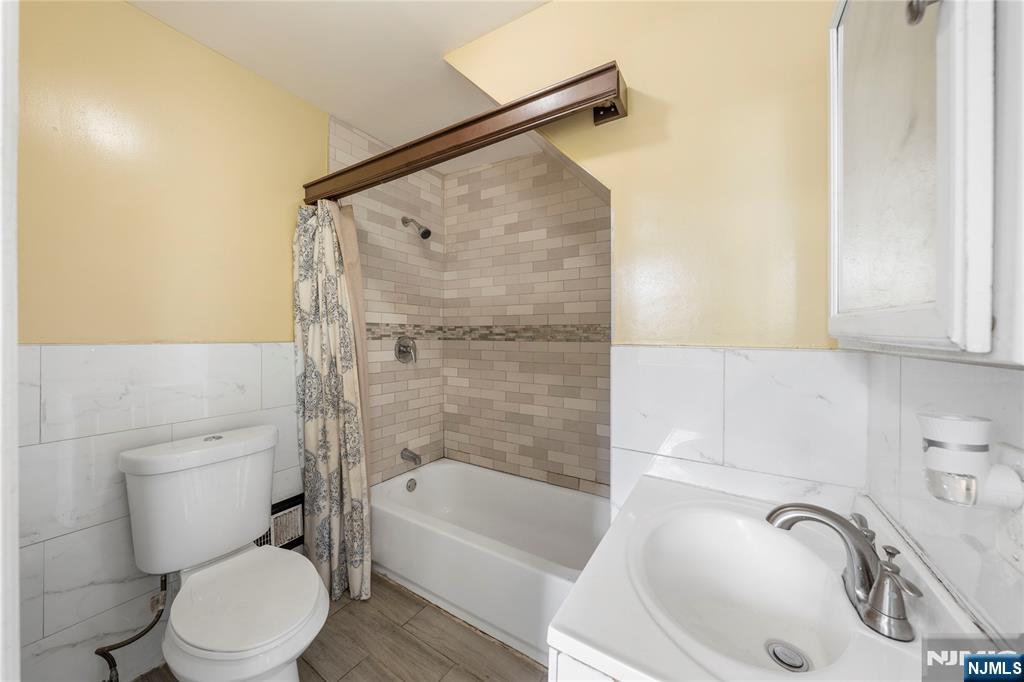 75 Winans Avenue, Newark, NJ, 07108