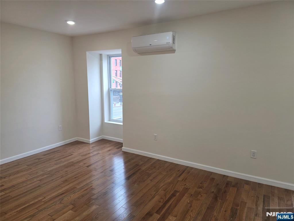 664 Bergen Avenue — photo 9