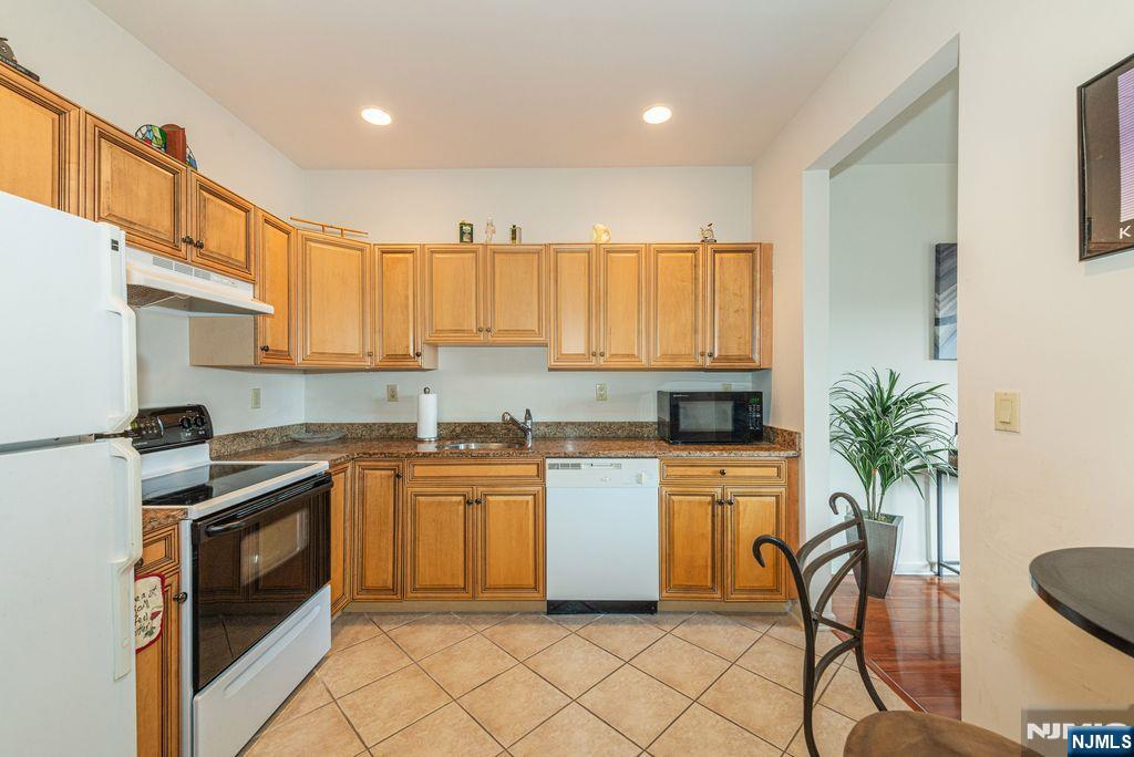 2nd image of 375 Rifle Camp Rd #403, Woodland Park, NJ 07424 | MLS# 26010823