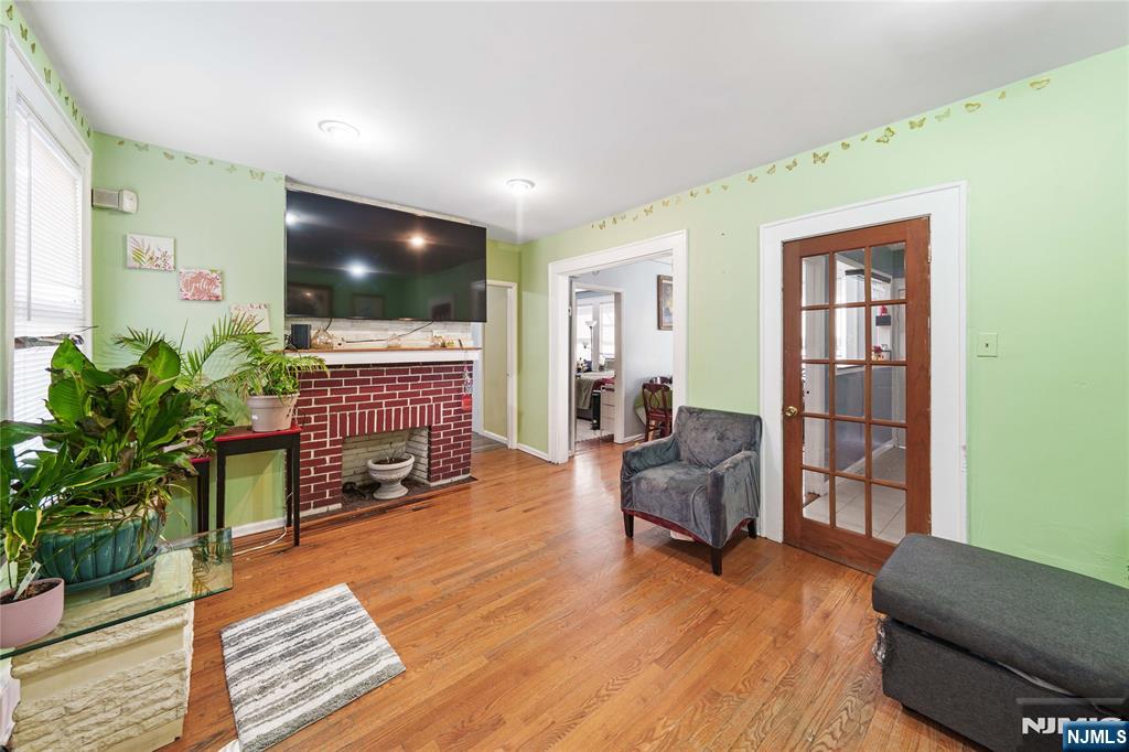 1460 Clinton Avenue - Photo 3